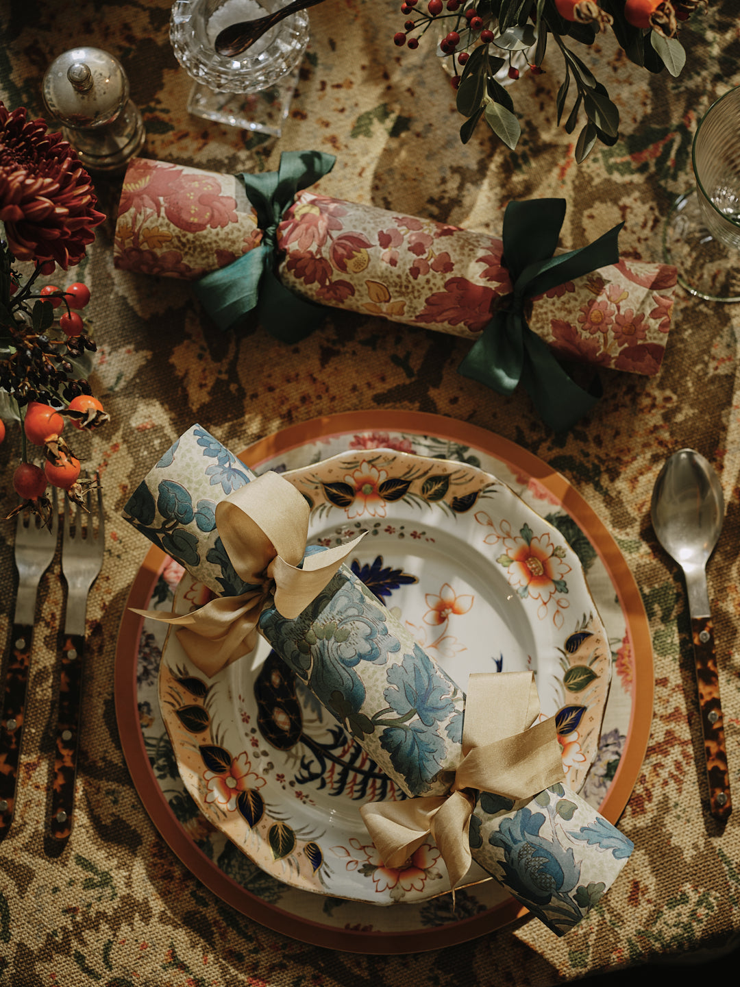 Set of Six Christmas Crackers: Garthwaite