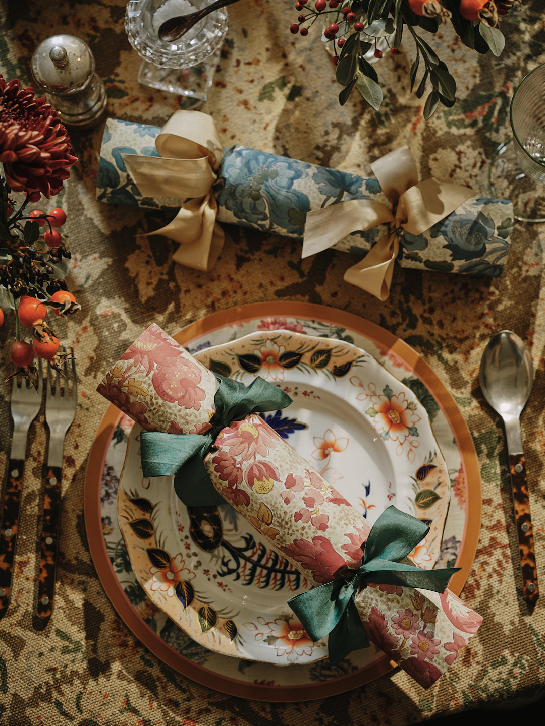 Set of Six Christmas Crackers: Garthwaite