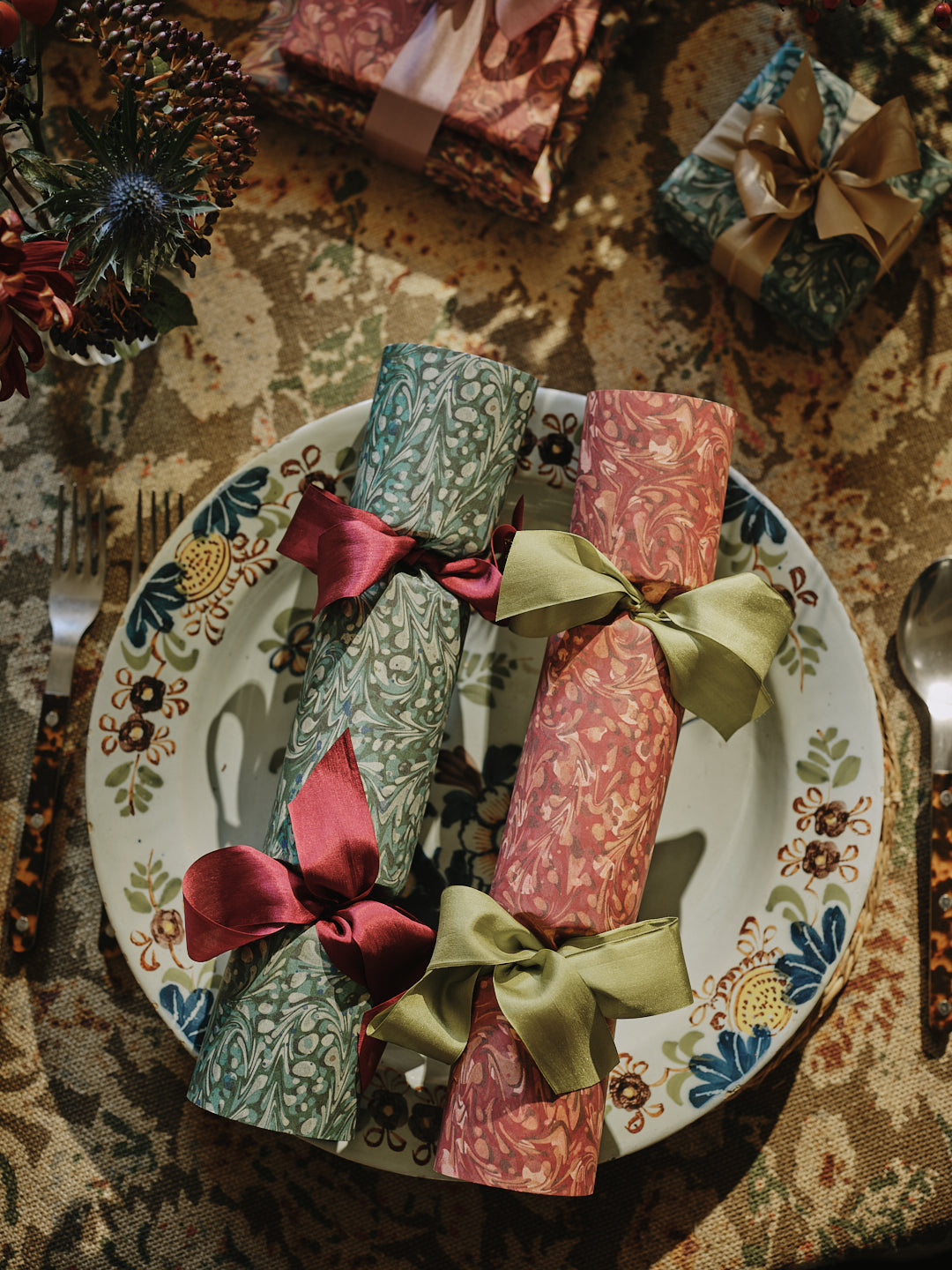 Set of Six Christmas Crackers: Marble