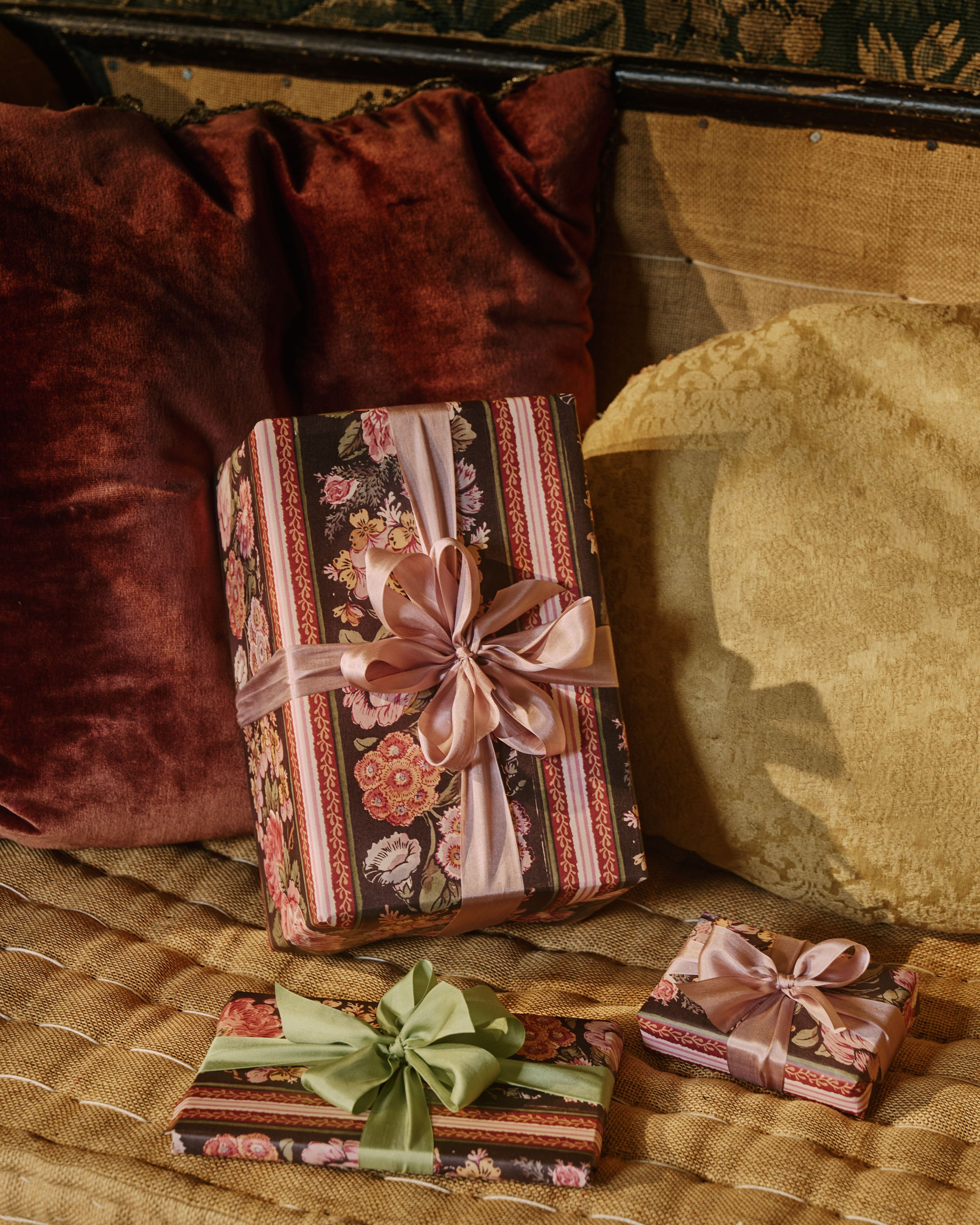 Wrapping Paper Roll: Gertrude Ebony