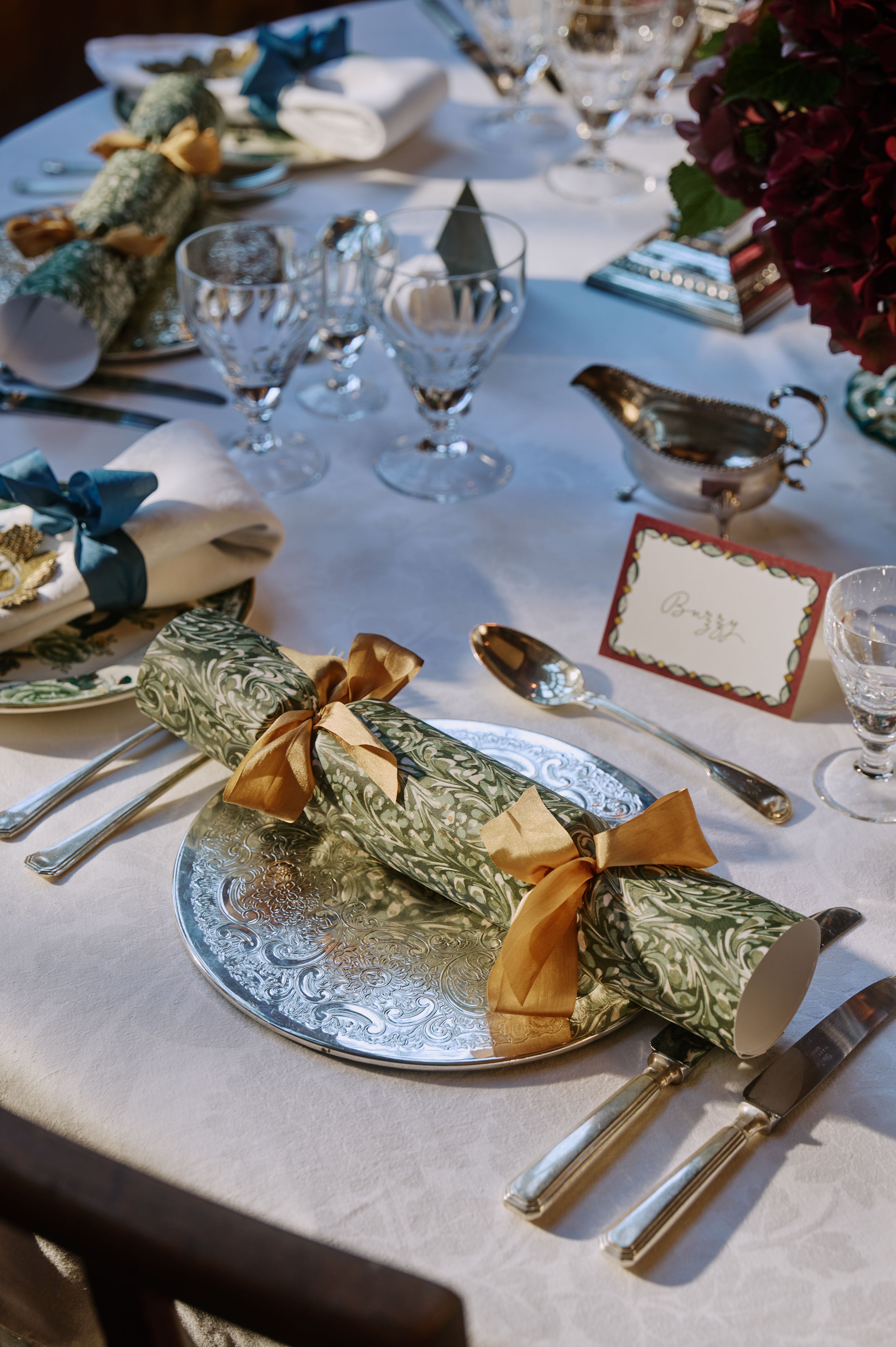 Set of Six Christmas Crackers: Marble