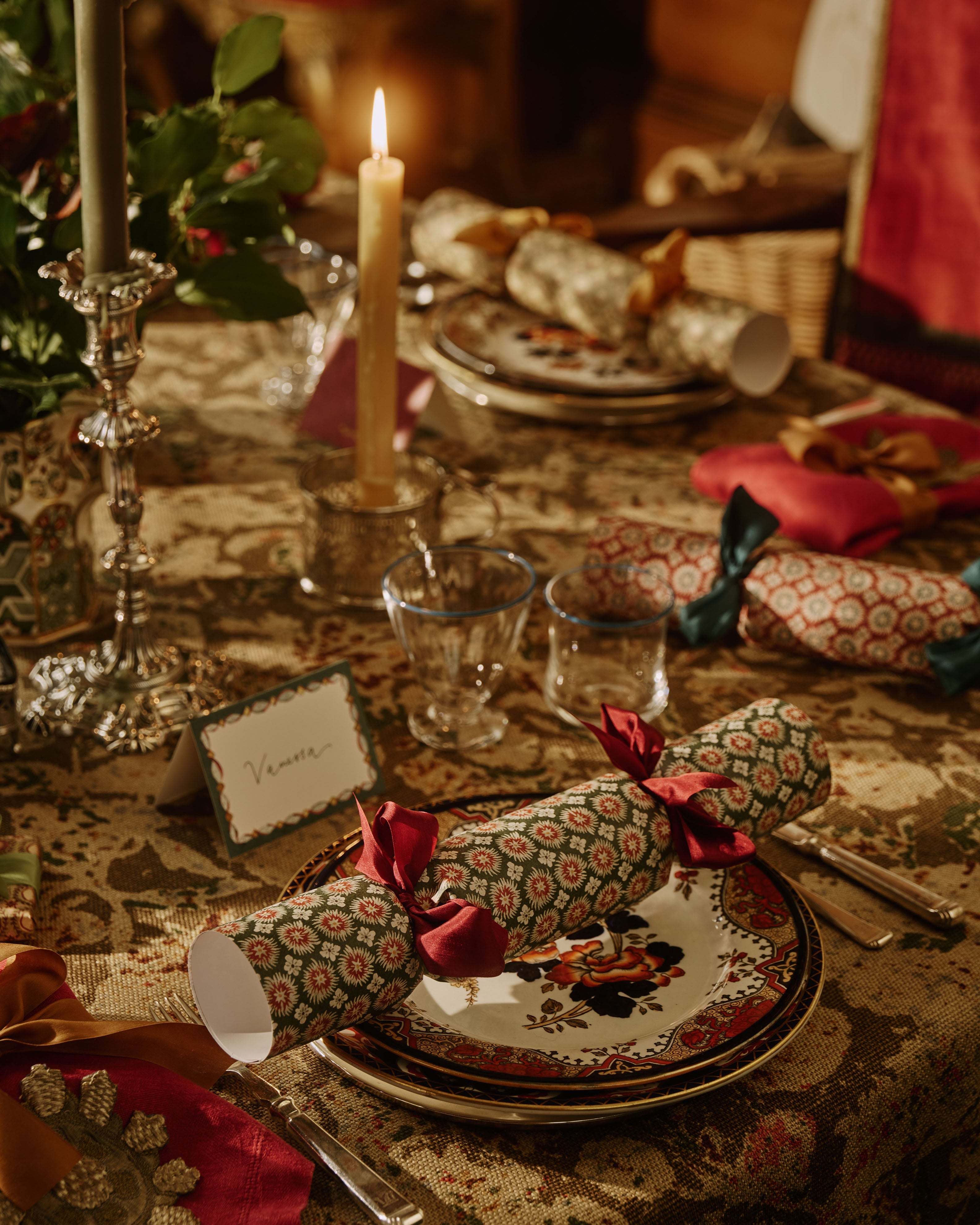 Set of Six Christmas Crackers: Block Print