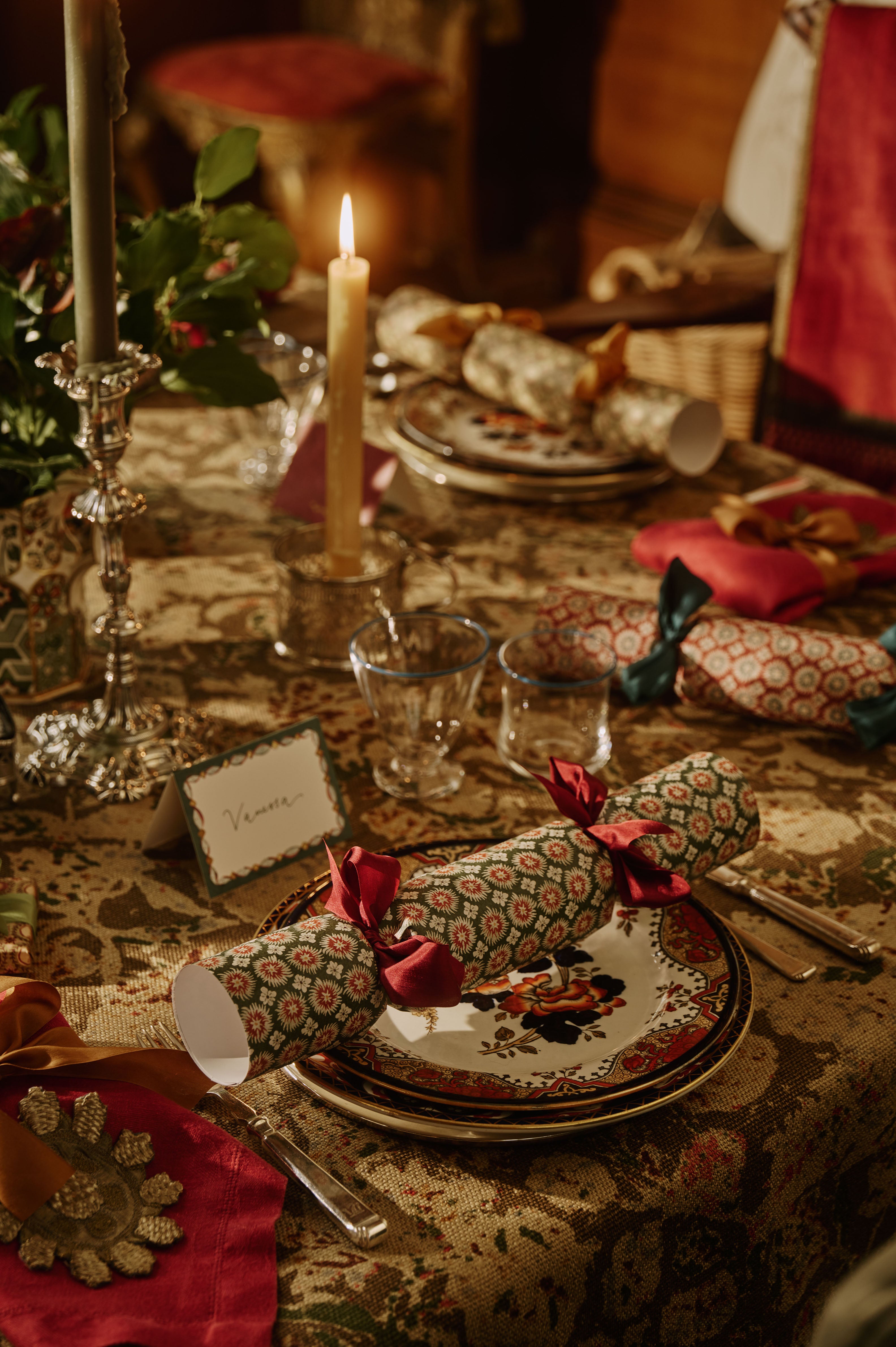 Set of Six Christmas Crackers: Block Print