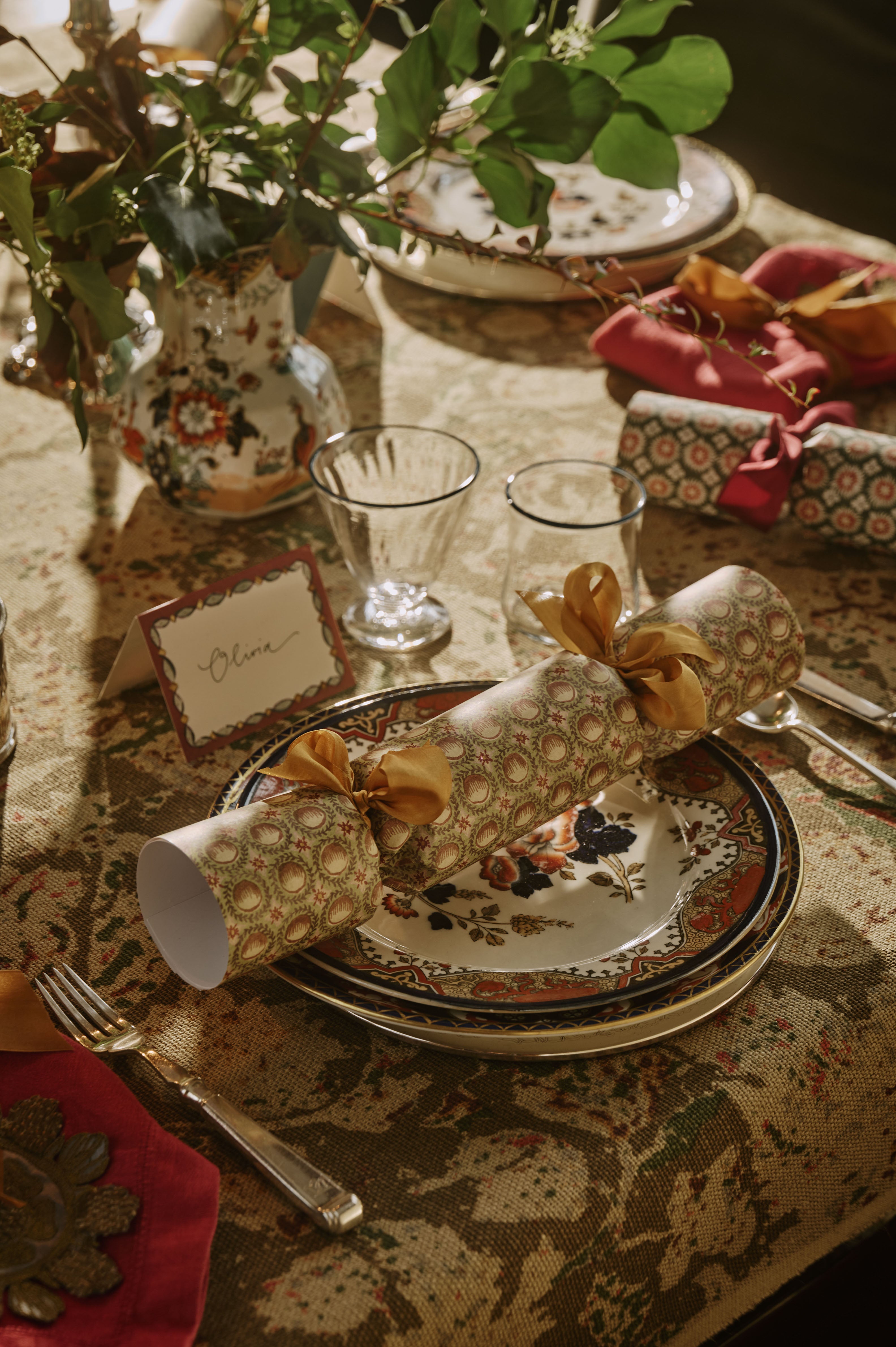 Set of Six Christmas Crackers: Block Print