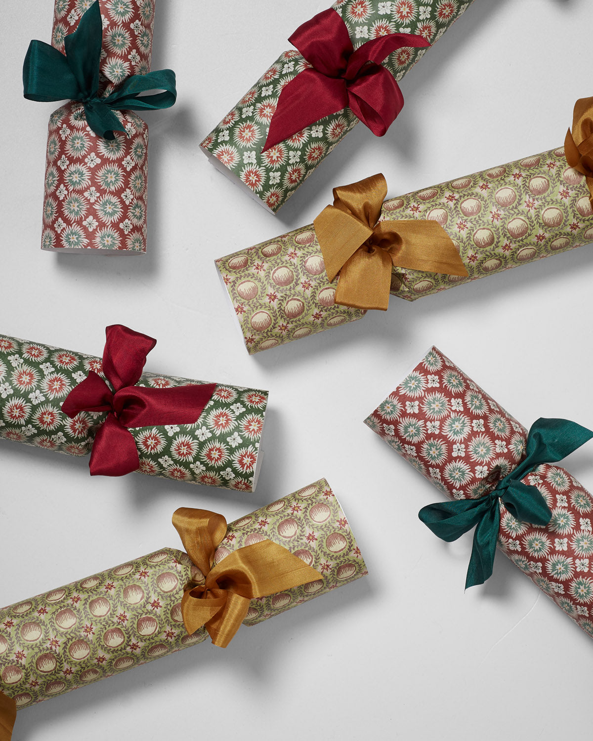 Set of Six Christmas Crackers: Block Print