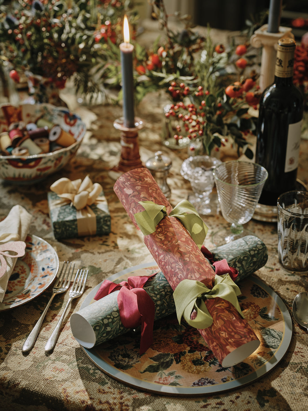 Set of Six Christmas Crackers: Marble
