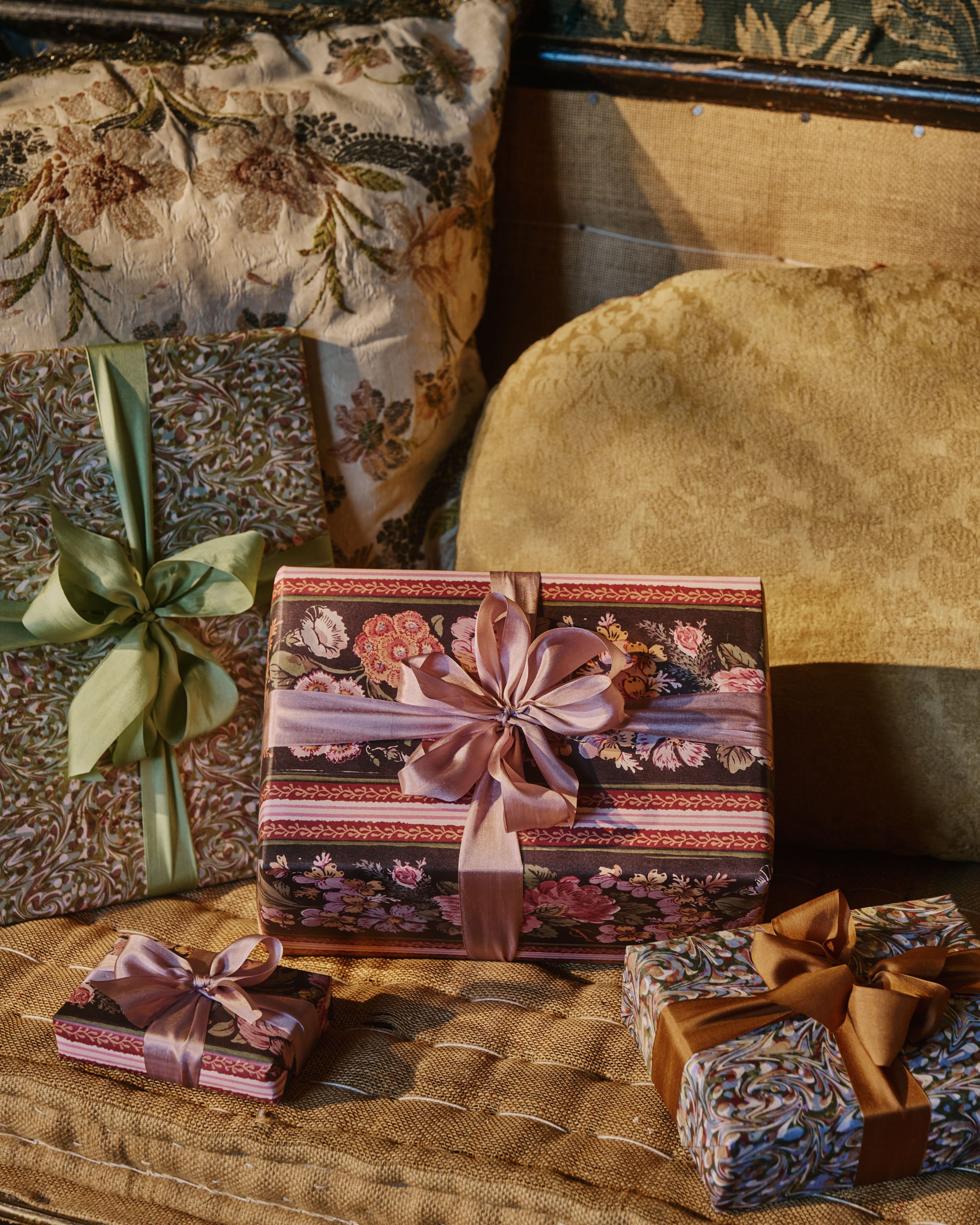 Wrapping Paper Roll: Gertrude Ebony