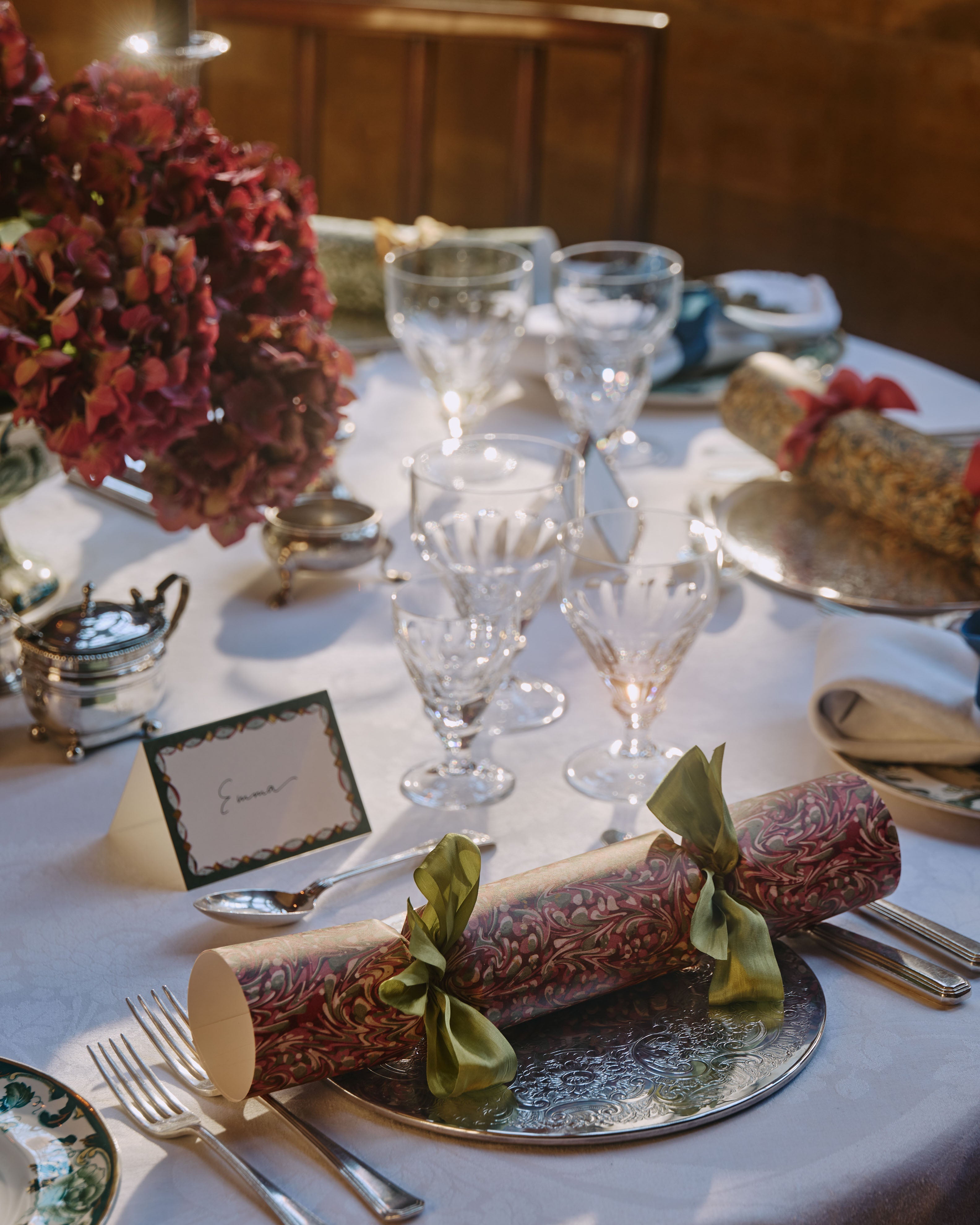 Set of Six Christmas Crackers: Marble