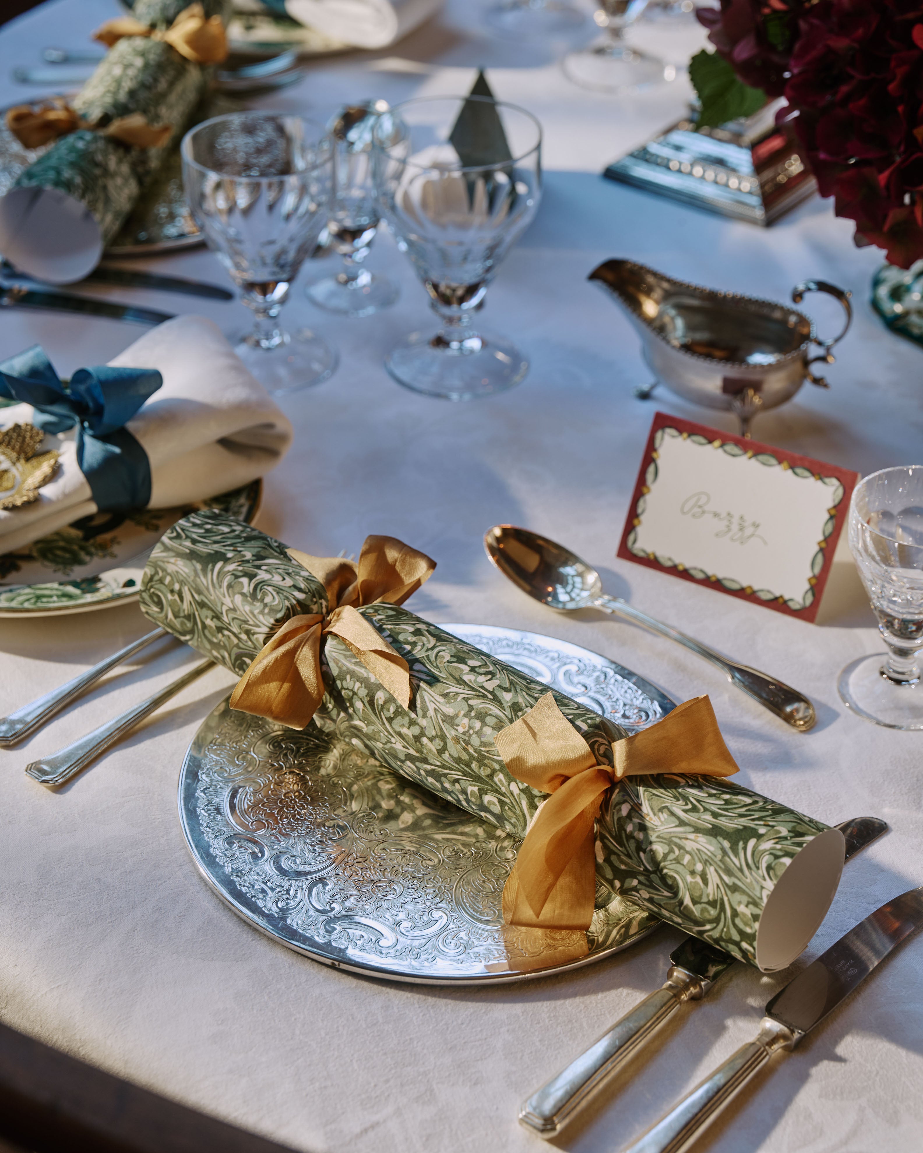 Set of Six Christmas Crackers: Marble